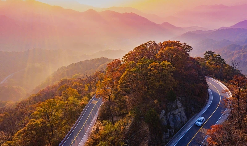 行走金寨中國紅嶺公路，體驗華東最美自駕線(xiàn)路